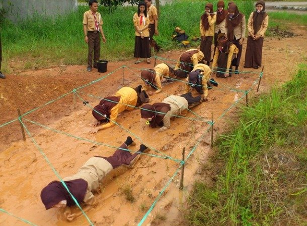 12 Potret Seru Sekaligus Kocak Kegiatan Pramuka. Nggak Nyangka Dulu Gigih Banget Mau Ngelakuin Ini