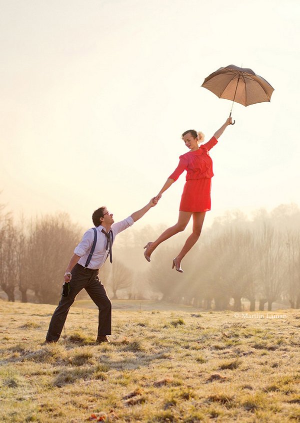 10 Kreasi Levitation Photography untuk Pre-Wedding yang Unik dan Penuh Imajinasi. Yuk, 'Terbang'!