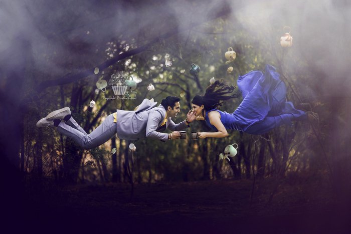 10 Kreasi Levitation Photography untuk Pre-Wedding yang Unik dan Penuh Imajinasi. Yuk, ‘Terbang’!