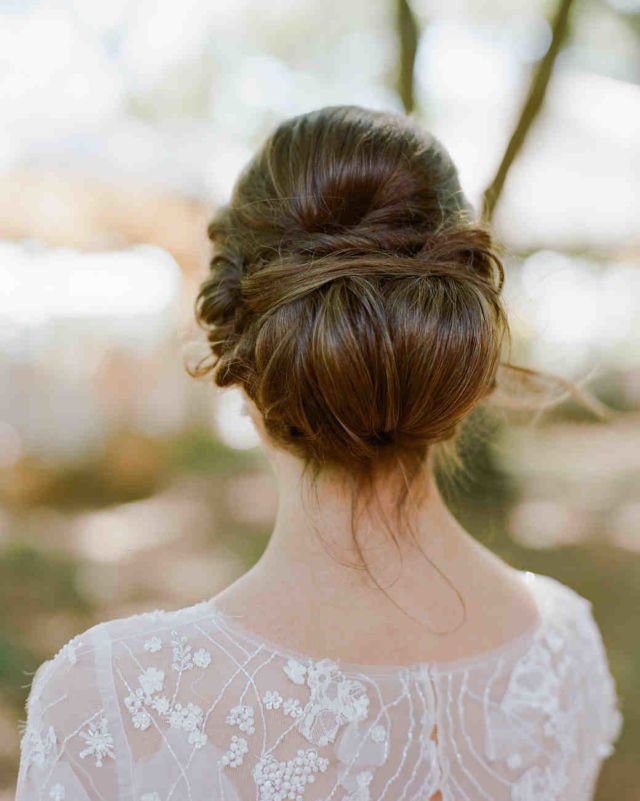 12 Gaya Rambut untuk Bridesmaid di Nikahan Teman. Terlihat Elegan dan Awet Muda, Masa Nggak Mau?