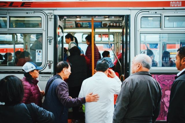 6 Hal yang Bikin Kamu Otomatis Jadi Penumpang yang Dibenci di KRL