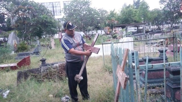 Sebanyak 8 Nisan Salib di Makam Bethesda Jogja Dicabut dan Dibakar. Begini Kronologisnya