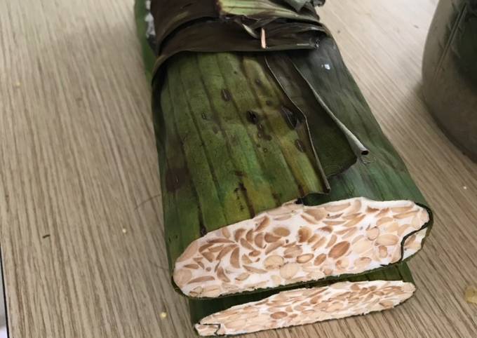 Bedanya Tempe yang Dibungkus Daun dengan Plastik Selain Tampilannya