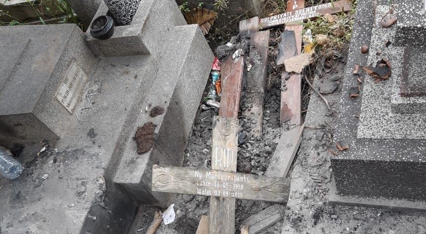 Sebanyak 8 Nisan Salib di Makam Bethesda Jogja Dicabut dan Dibakar. Begini Kronologisnya