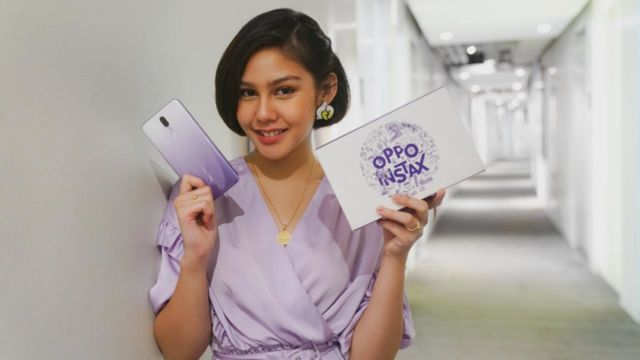 Vanesha Prescilia dengan paket bundling Oppo F11.