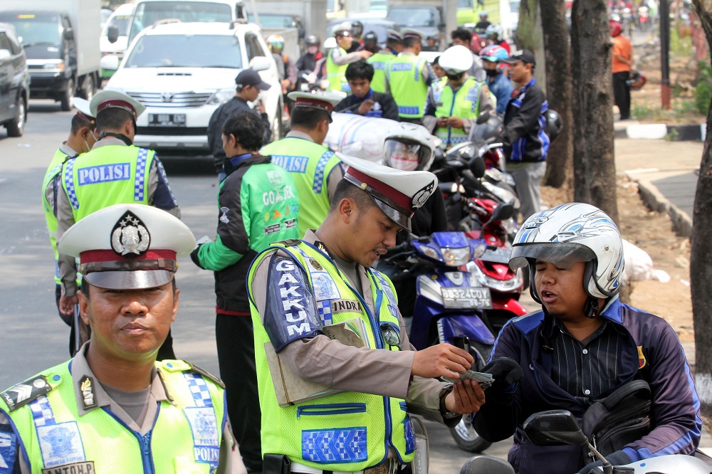 8 Profesi yang Bikin Kita Stop Ngeluh Saat Siang Terik di Bulan Ramadan. Udah, Jangan Mikirin Es Teh Terooos!