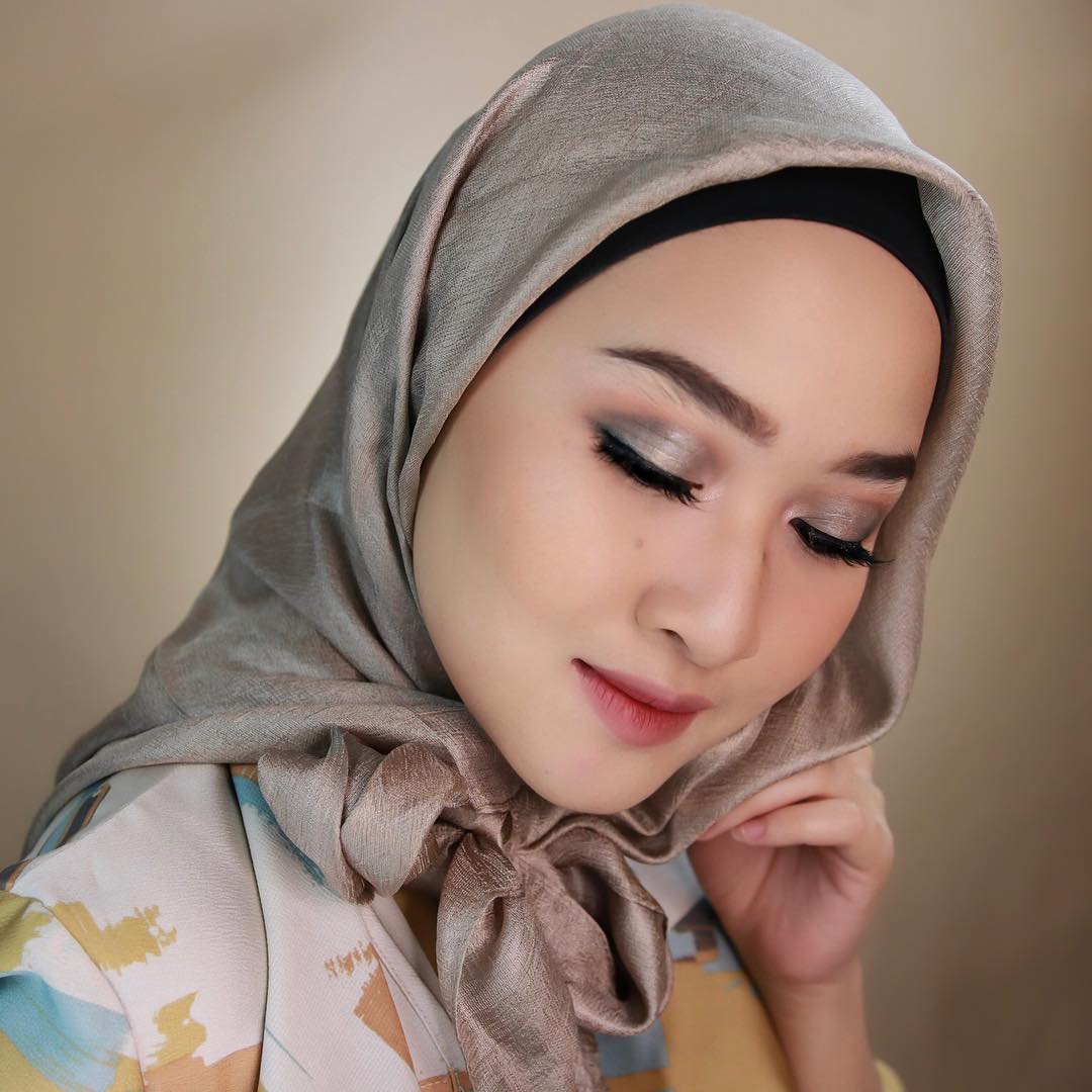 10 Inspirasi Make-up untuk Lebaran ala Kiara Leswara. Cantik Tanpa Lebay Yuk di Hari Raya~