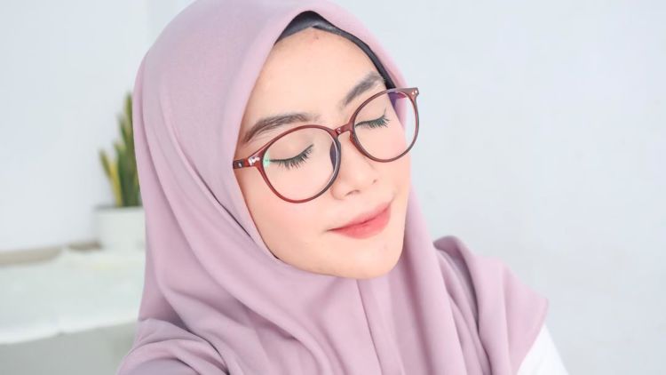 8 Ide Make-up Kalem ala Beauty Influencer untuk Bukber. Cantiknya Natural, Tanpa Pemanis Buatan!