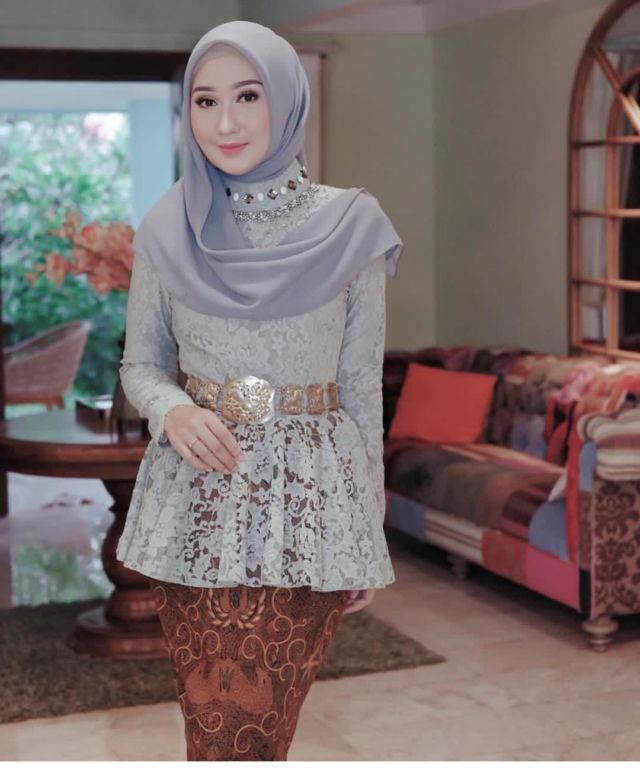 kebaya lamaran hijab modern