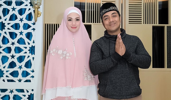 Celine Evangelista Berhijab dan Pakai Gamis, Komentar Warganet Bikin Sejuk Banget!