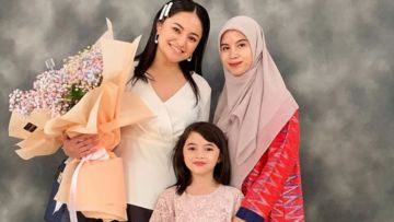 Potret Kekompakan Marshanda dan Niesya di Wisuda Sienna. Sama-Sama Cantik dan Penyayang!