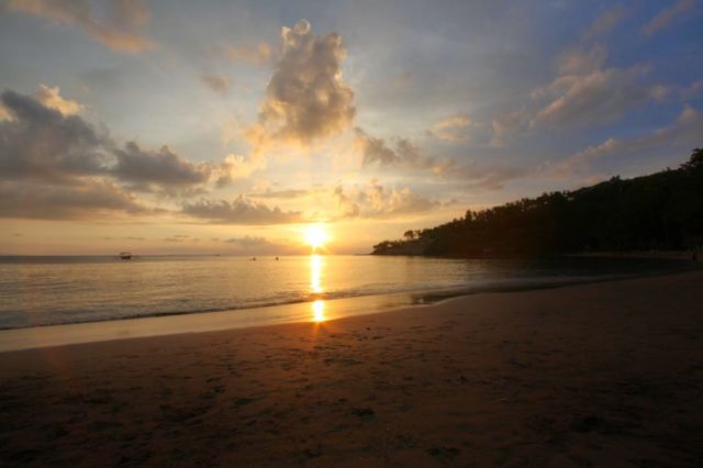 Keindahan Bukit Malimbu saat Sunrise