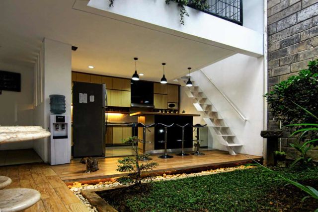 Dapur Semi Outdoor Al House di Bandung karya Mineli Architects