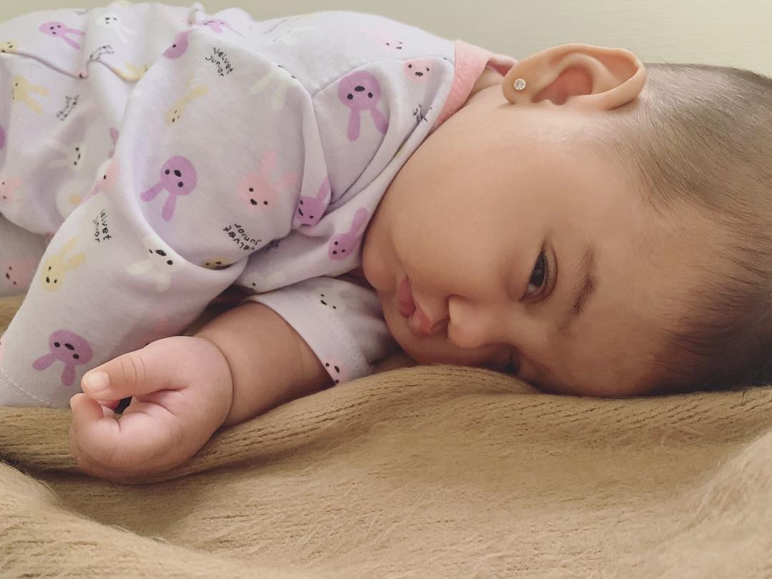 Kumpulan Ekspresi Baby Freya Anak Dwi Handa yang Mewakili Perjuangan Berpuasa. Lucu Banget!