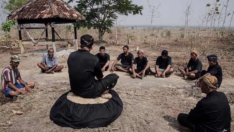 Suku Samin dan Perjalanan Mereka Menjadi Warga Negara Indonesia yang Sah