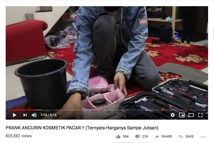 Merespons Tindakan Youtuber yang Rusak Kosmetik Ceweknya. Bikin Konten Kenapa Gini Banget sih?!