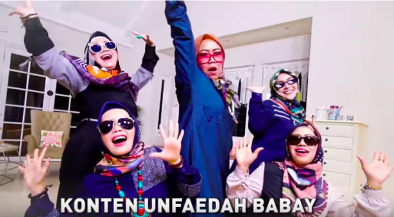 Viral Video Emak-Emak Eksis Ajak Tarawih Pakai Parodi Lagu BlackPink. Jiwanya Kawula Muda nih!