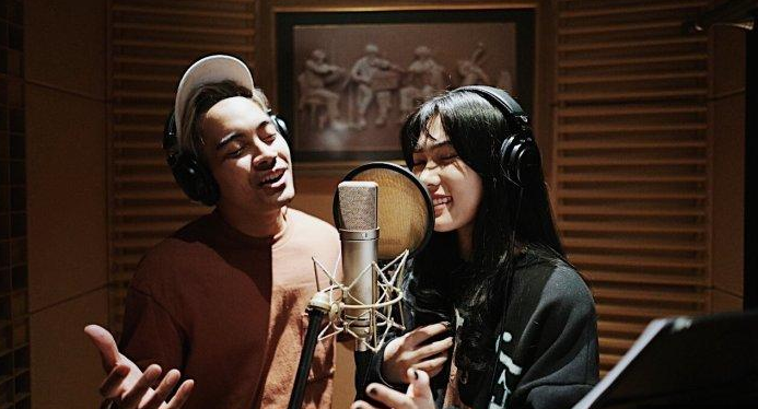 Segera Rilis Film Baru Aladdin, Inilah 5 Versi Lagu “A Whole New World” Terbaik. Mana Pilihanmu?