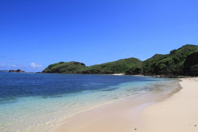 Pantai yang Indah nan Asri