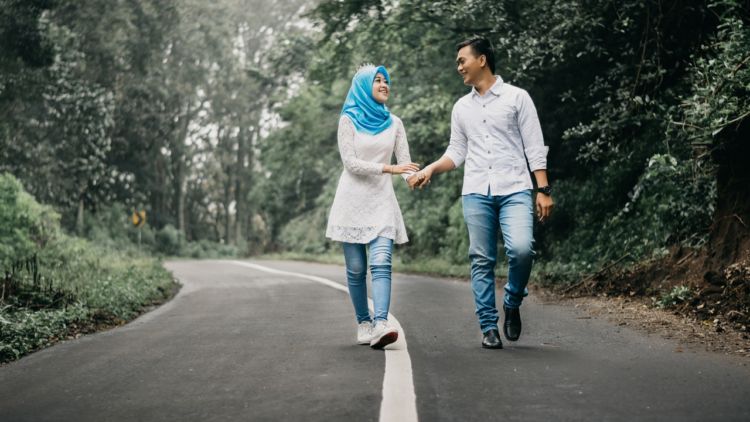 Kalian LDR? Tidak, Kalian Hanya Sedang Menjalin Cinta dengan Cara yang Super Romantis