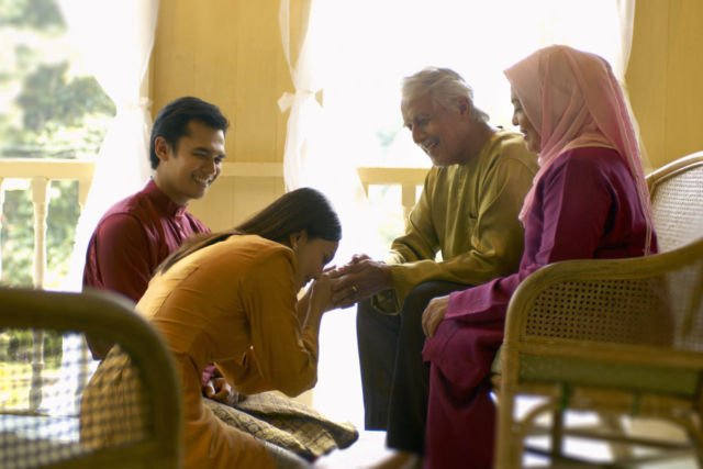 Mengenal Lebih Dalam Tradisi Sungkem saat Lebaran