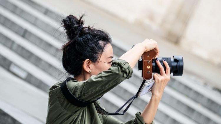 6 Suka Duka Jadi “Kang Foto” Saat Liburan Bareng Teman. Sedikit Bangga Banyak Sebelnya