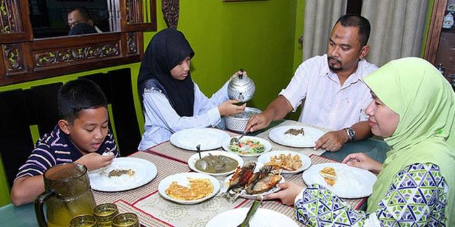 Sahur bersama keluarga