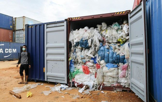 Indonesia Kirim Balik Lima Kontainer Sampah ke Negara Maju. Maaf ya, Kami Bukan Tempat Buang Sampah~