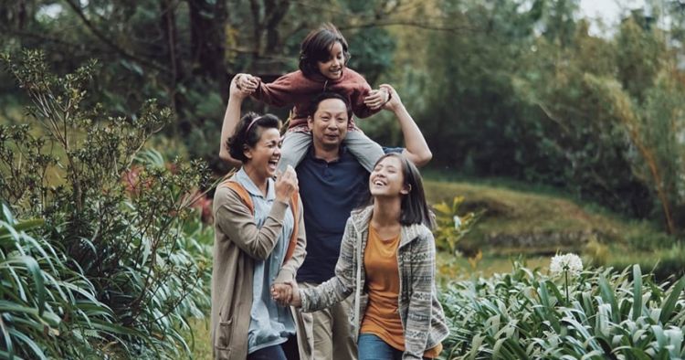 Belajar Menjadi Seorang Ayah Melalui Sosok Abah di Film Keluarga Cemara