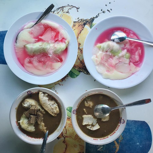 Coto Makassar dan Pisang Ijo - Photo by Cerita Makan