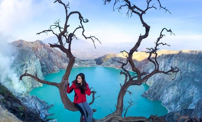 Serunya Mendaki dan Hunting Sunrise di Kawah Ijen di Banyuwangi. Blue Fire-nya Keren Banget!