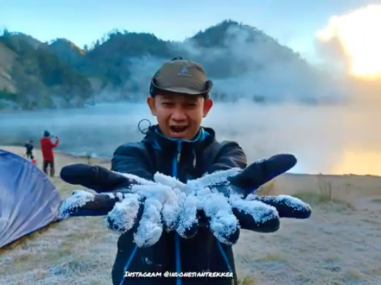 Ranu Kumbolo Membeku, Ada Lapisan Es di Tenda Pendaki Semeru. Wah Kaya di Luar Negeri Nih!