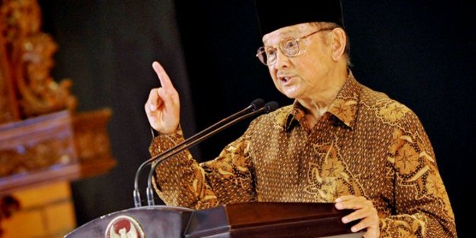 #PuisiHipwee: Jalan Hidup Eyang Habibie yang Patut untuk Diteladani