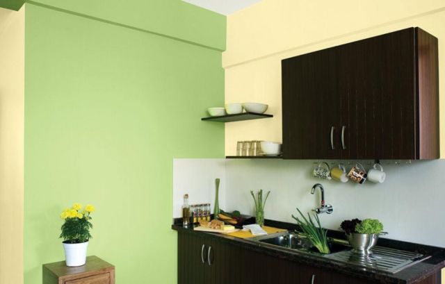 Kombinasi warna hijau dan kuning di dapur