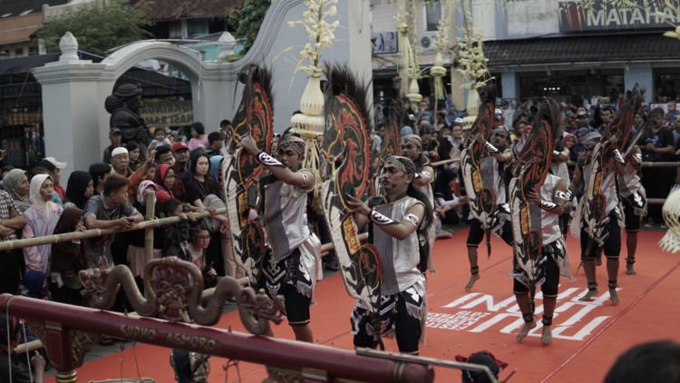 Bikin Merinding Sekaligus Menantang, Begini Serunya Kesenian Jathilan Kudho Asmoro di FKY 2019