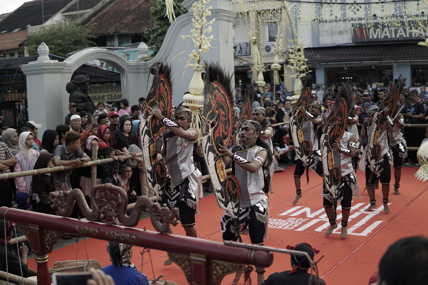 Bikin Merinding Sekaligus Menantang, Begini Serunya Kesenian Jathilan Kudho Asmoro di FKY 2019