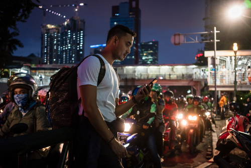 Harus terbiasa dengan keadaan dan suasana malam hari di jalan