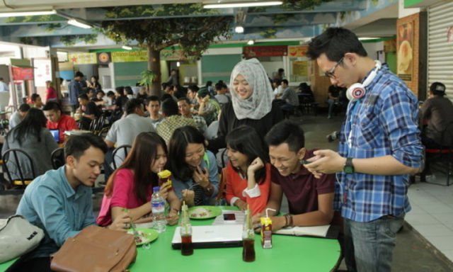 Mahasiswa sedang berkumpul