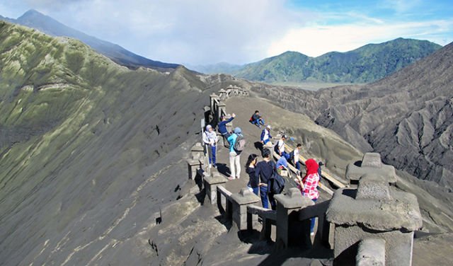 Ingin Ikut Tren Pre-wedding di Puncak Gunung Nggak Salah kok, Tapi Baca Dulu 6 Tips ini ya!