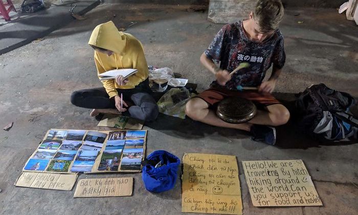 Fenomena Begpacker atau Turis Gembel di Kota-kota Besar Asia. Mau Liburan Kok Minta Sumbangan?