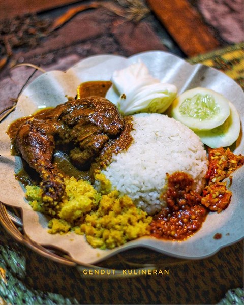 Sajian menu ayam bakar Genther - Photo by Gendut Kulineran