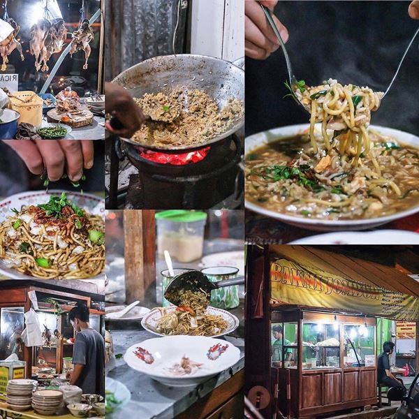 Bakmi Jombor saat malam hari