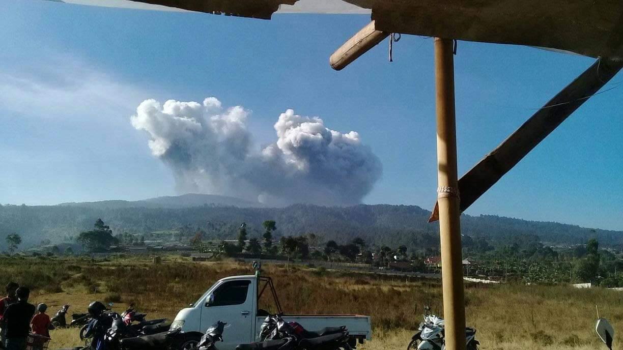 Gunung Tangkuban Parahu Meletus. Begini Rekaman Video Detik-detik Saat Gunung Ini Erupsi!