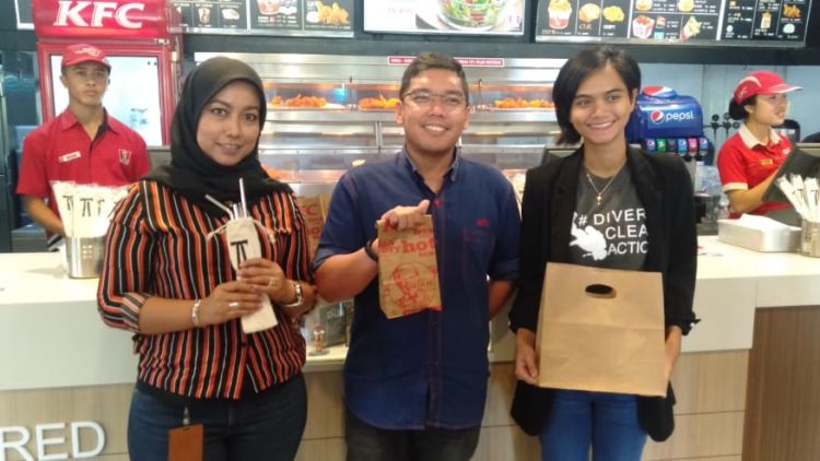 Ganti Kantong Plastik dengan Kantong Kertas, Wujud Komitmen KFC Indonesia Terhadap Lingkungan