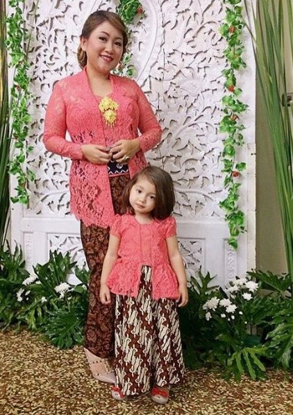 Kebaya Kombinasi Rok Renvel