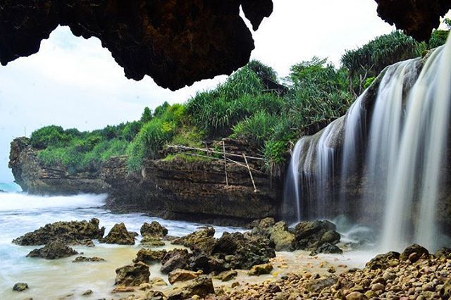 Wisata Pantai Jogan