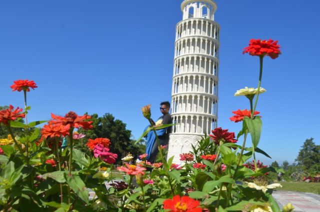 Menara Pisa, The World Landmarks Merapi