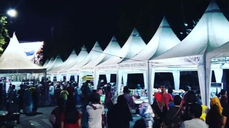 Berbagai Jenis Pernak-Pernik dan Kuliner di Ngarsopuro Night Market Solo