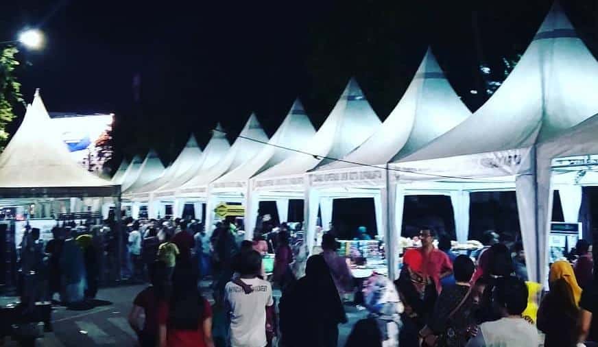 Berbagai Jenis Pernak-Pernik dan Kuliner di Ngarsopuro Night Market Solo