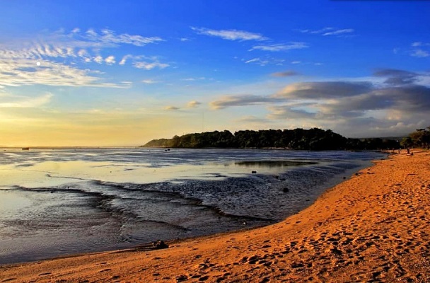 Pantai sayang heulang garut